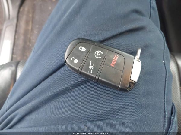 2016 JEEP GRAND CHEROKEE SUMMIT — I11