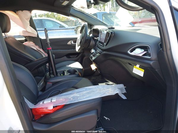 2027 CHRYSLER PACIFICA Select — I5