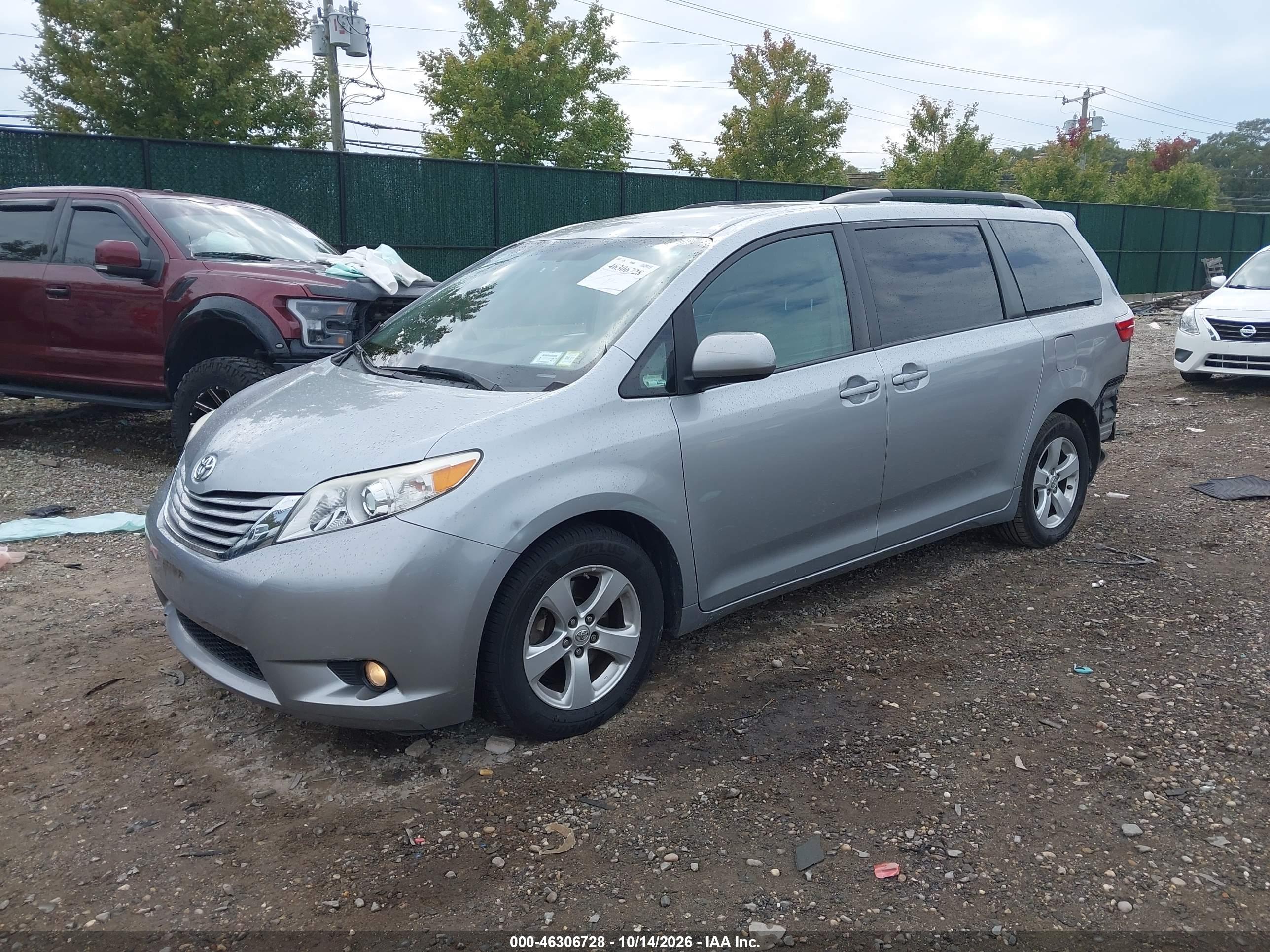 2016 TOYOTA SIENNA LE 8 PASSENGER — I2