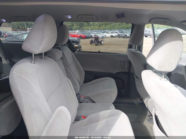 2016 TOYOTA SIENNA LE 8 PASSENGER — I8