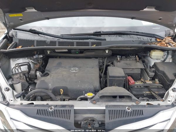 2016 TOYOTA SIENNA LE 8 PASSENGER — I10
