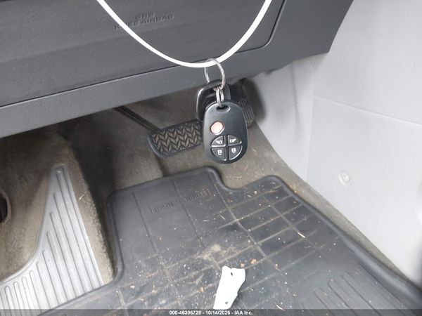 2016 TOYOTA SIENNA LE 8 PASSENGER — I11