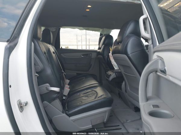 2013 CHEVROLET TRAVERSE LS — I8