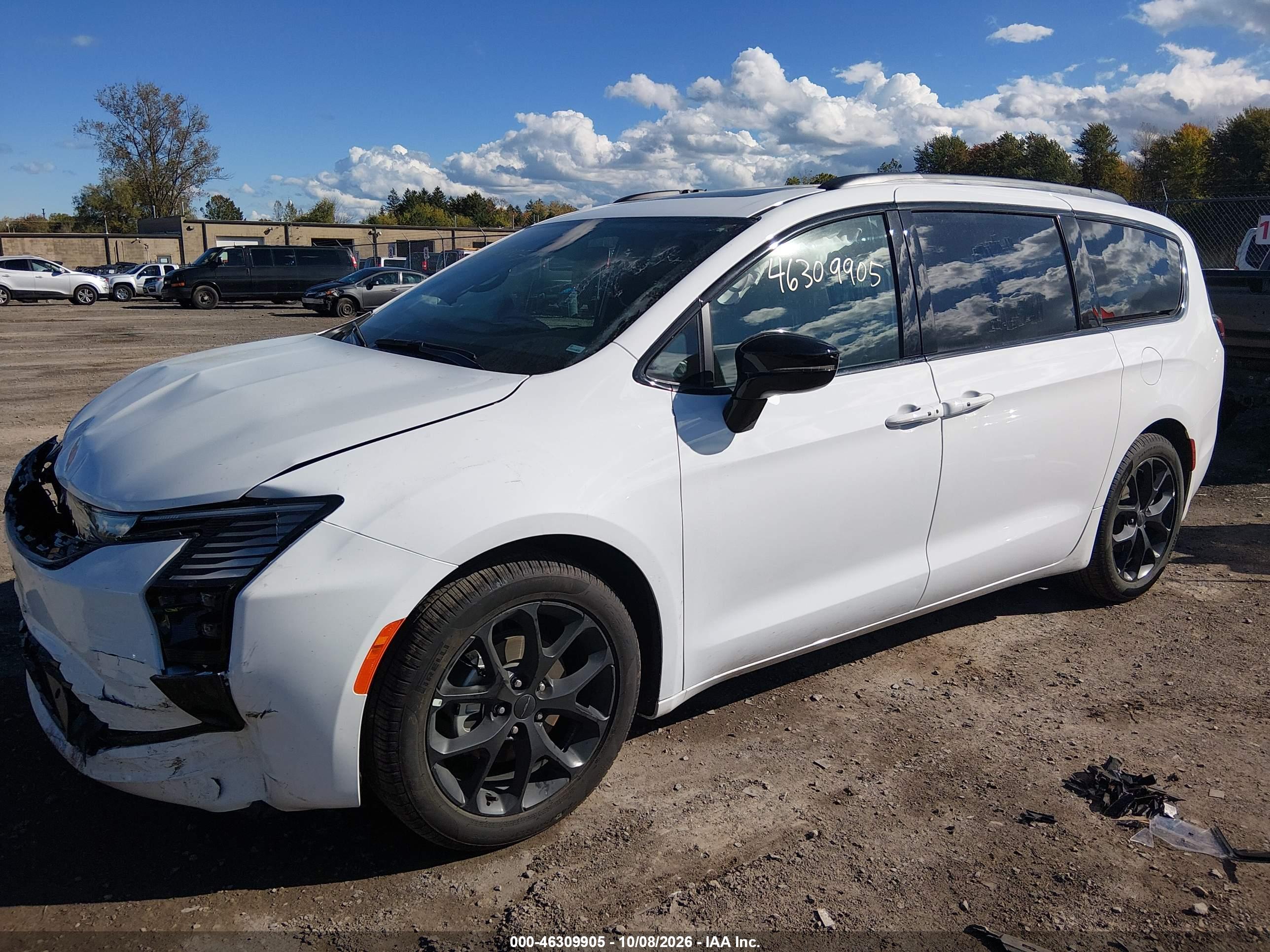 2027 CHRYSLER PACIFICA Limited — I2