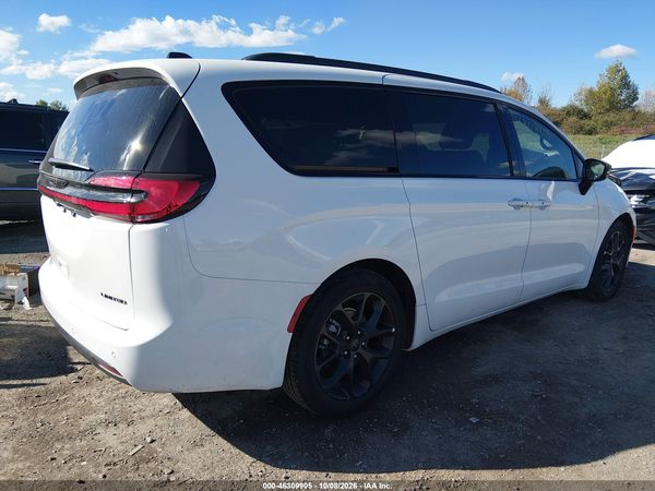 2027 CHRYSLER PACIFICA Limited — I4