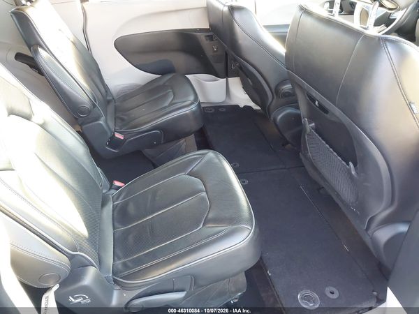 2019 CHRYSLER PACIFICA LIMITED — I8