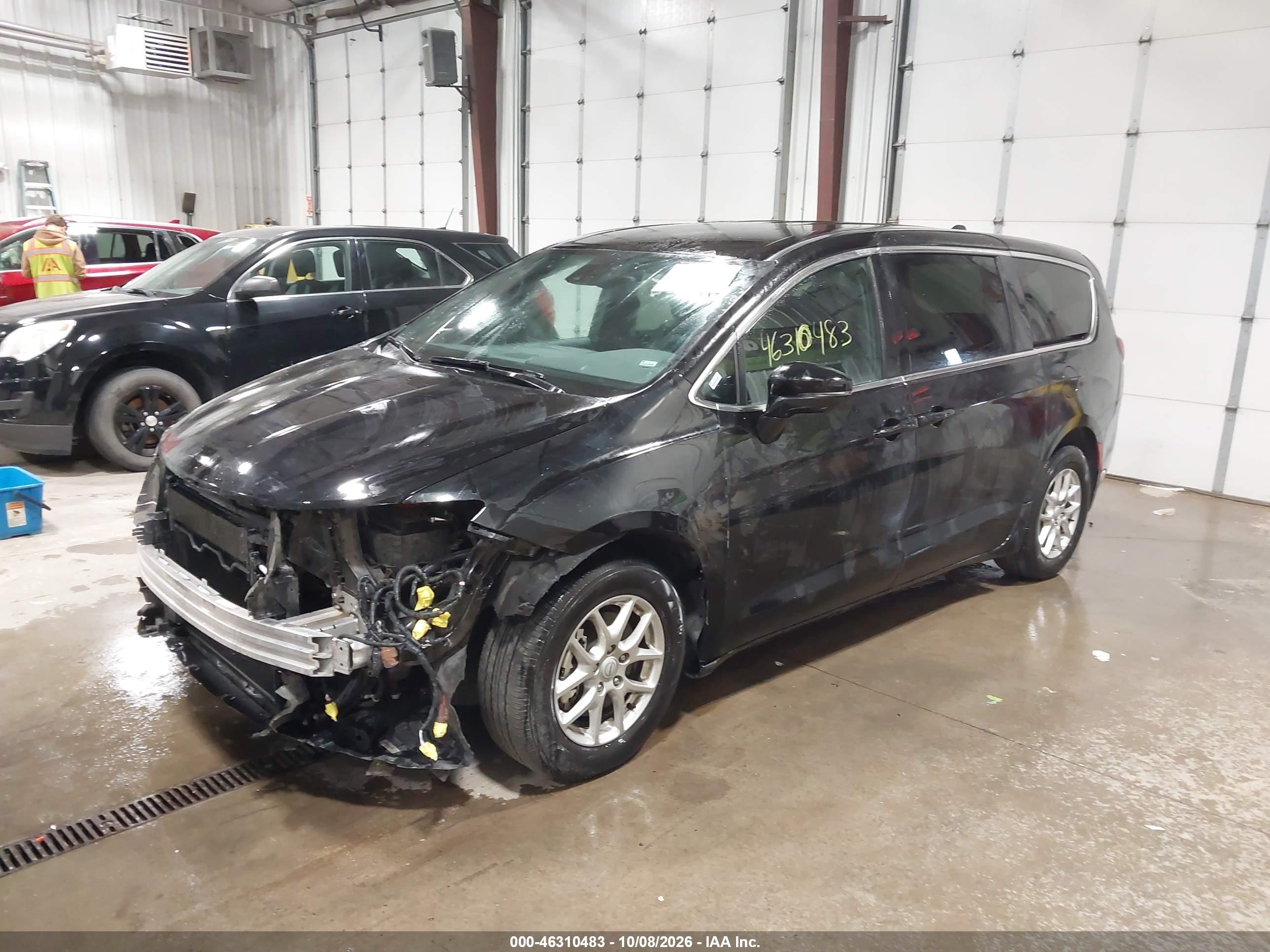 2025 CHRYSLER PACIFICA SELECT — I2