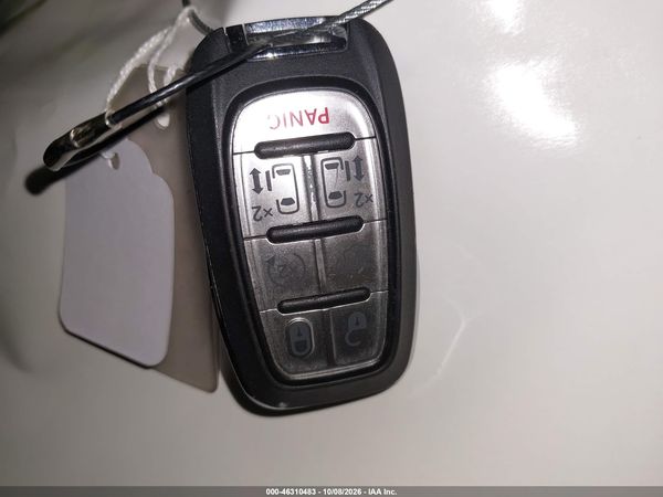 2025 CHRYSLER PACIFICA SELECT — I11