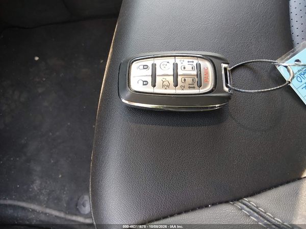 2025 CHRYSLER PACIFICA SELECT — I11