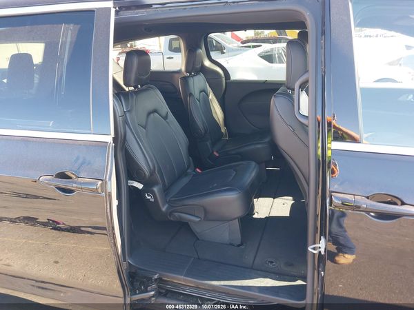 2027 CHRYSLER PACIFICA Select — I8