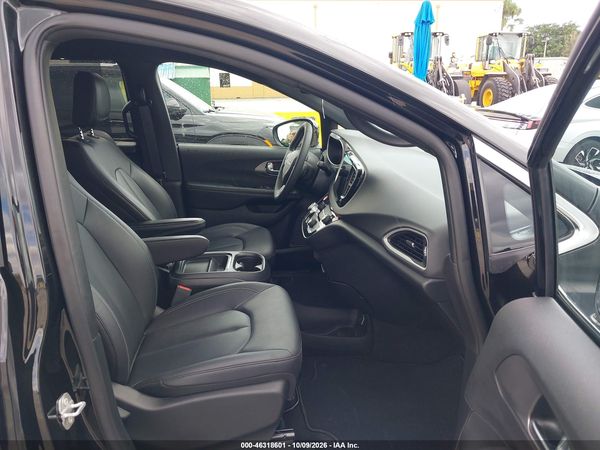 2027 CHRYSLER PACIFICA Select — I5