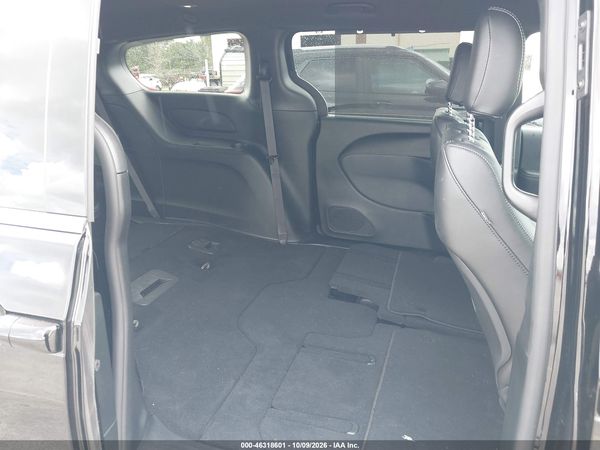 2027 CHRYSLER PACIFICA Select — I8