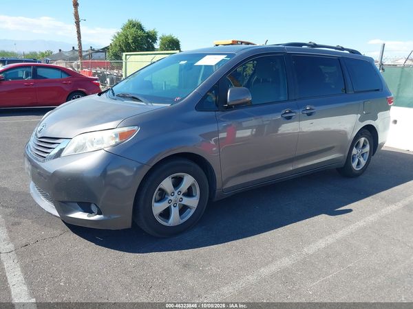 2017 TOYOTA SIENNA — I2