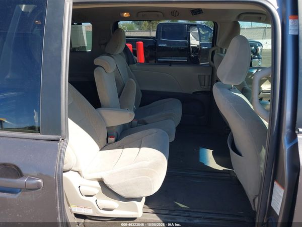 2017 TOYOTA SIENNA LE 8 PASSENGER — I8