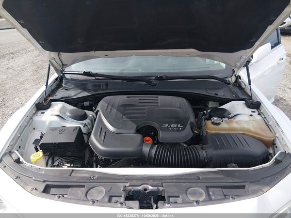 2016 CHRYSLER 300 LIMITED — I10