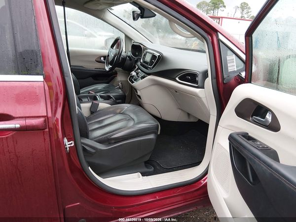 2019 CHRYSLER PACIFICA TOURING L — I5