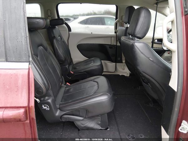 2019 CHRYSLER PACIFICA TOURING L — I8