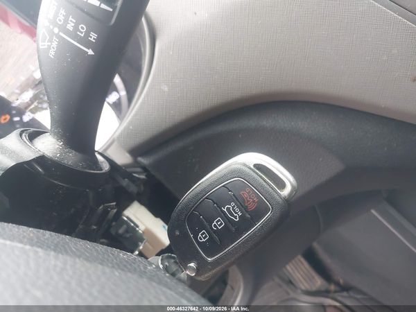 2017 HYUNDAI SANTA FE SE — I11