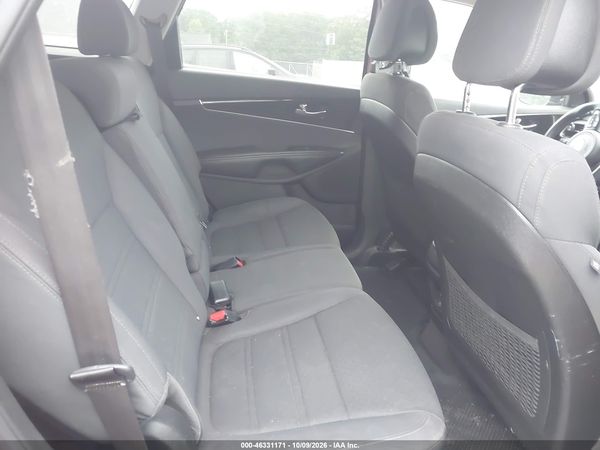 2016 KIA SORENTO 2.4L LX — I8