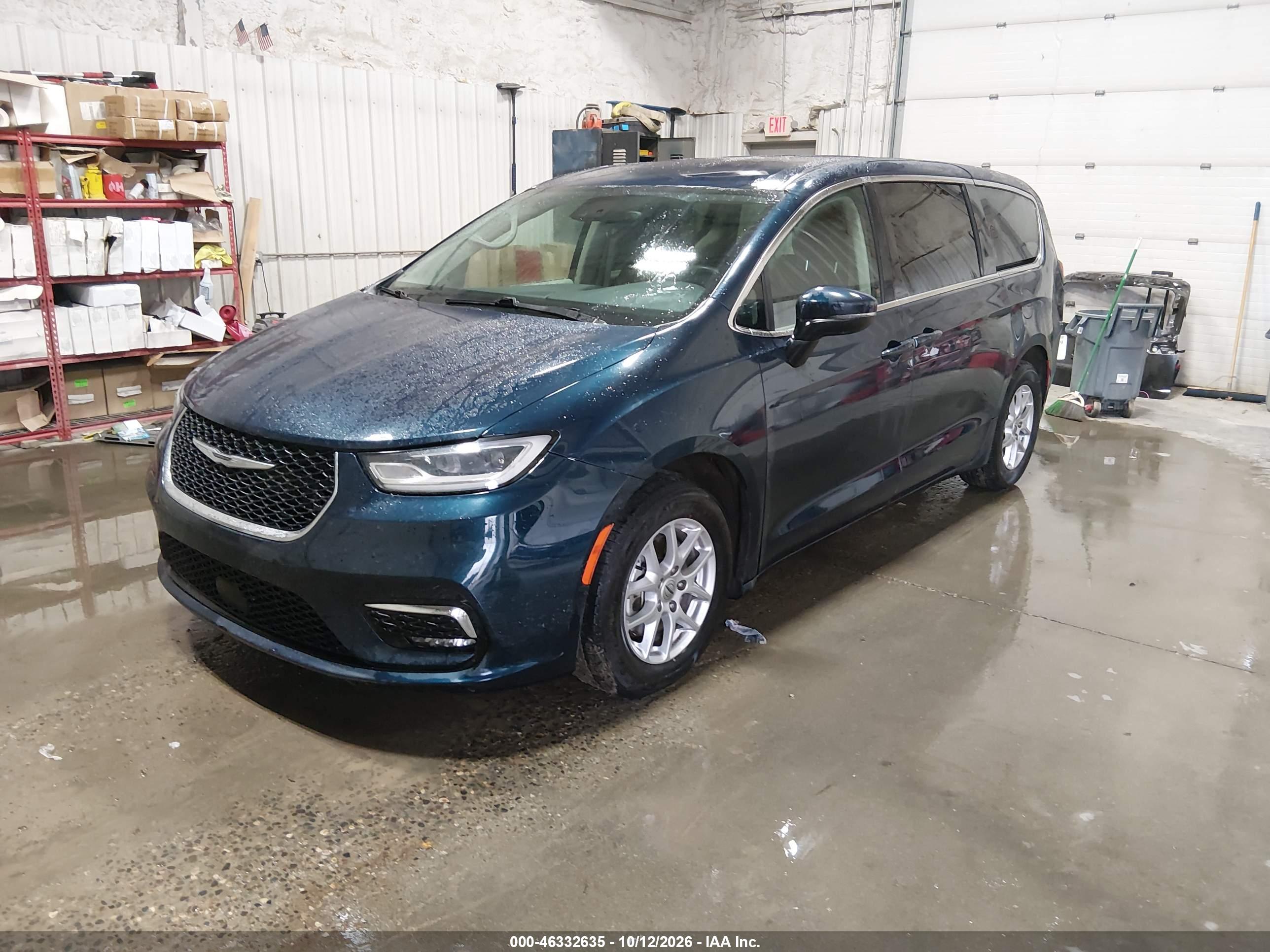 2023 CHRYSLER PACIFICA TOURING L — I2