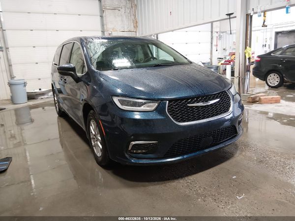2023 CHRYSLER PACIFICA TOURING L — I1