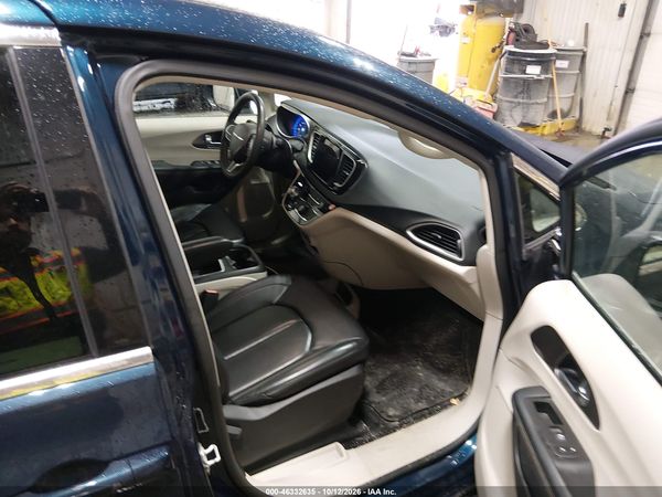 2023 CHRYSLER PACIFICA TOURING L — I5