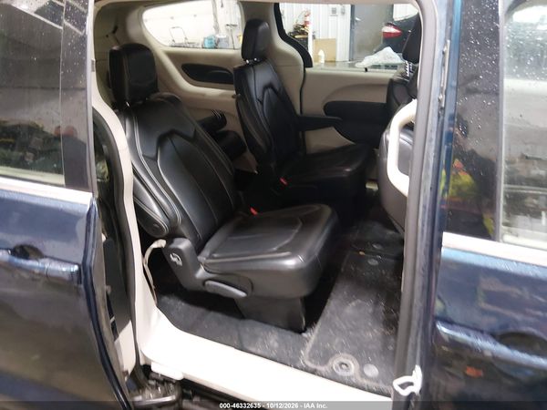 2023 CHRYSLER PACIFICA TOURING L — I8