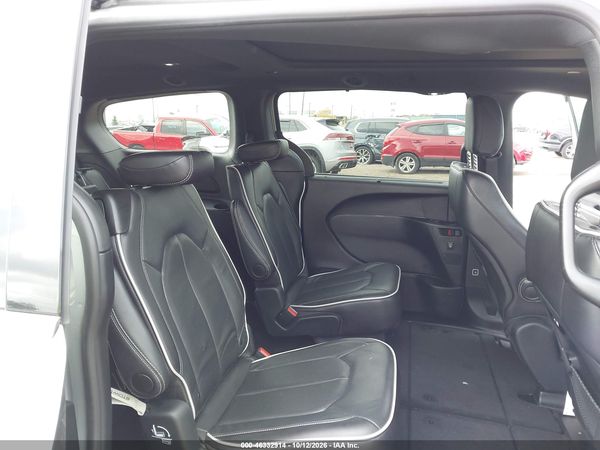 2026 CHRYSLER PACIFICA LIMITED — I8