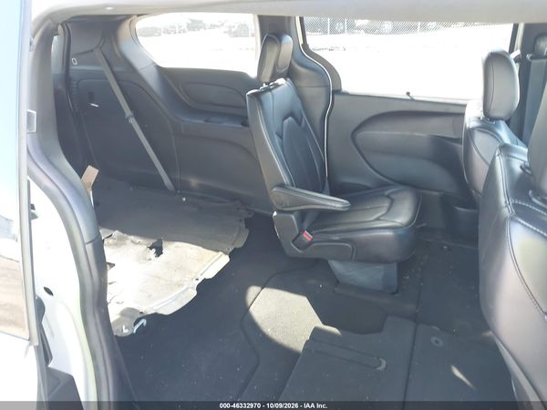 2025 CHRYSLER PACIFICA SELECT — I8