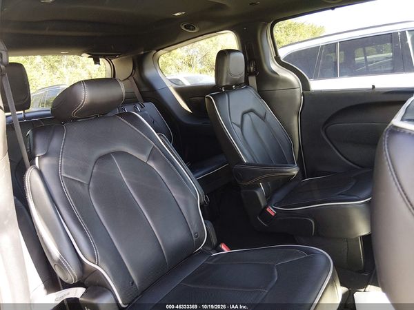 2026 CHRYSLER PACIFICA LIMITED — I8