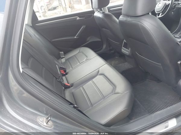 2017 VOLKSWAGEN PASSAT 1.8T R-LINE — I8