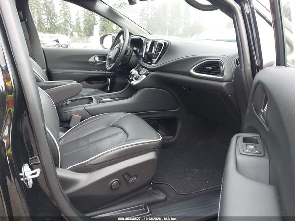 2027 CHRYSLER PACIFICA Limited — I5