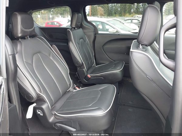 2027 CHRYSLER PACIFICA Limited — I8
