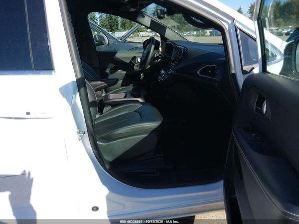 2025 CHRYSLER PACIFICA SELECT — I5