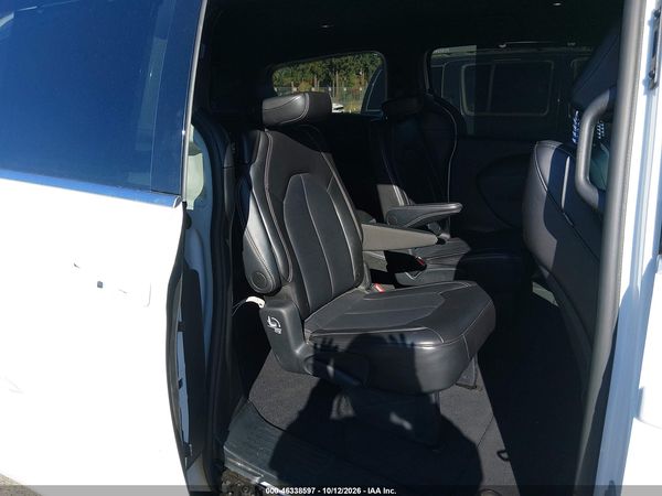 2025 CHRYSLER PACIFICA SELECT — I8