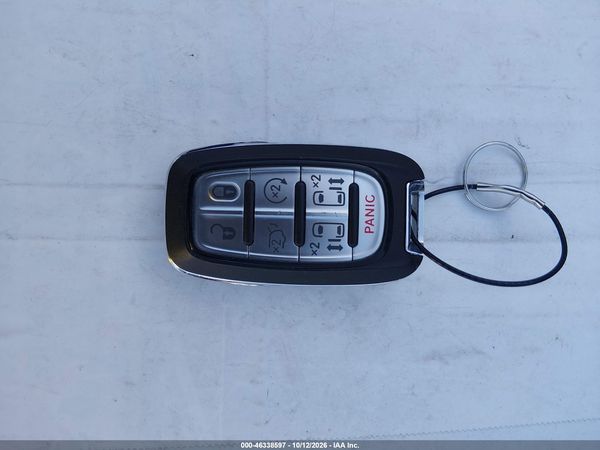 2025 CHRYSLER PACIFICA SELECT — I11