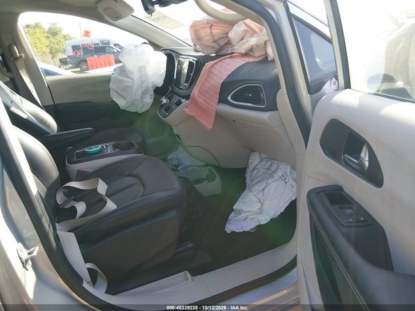 2024 CHRYSLER PACIFICA TOURING L — I5