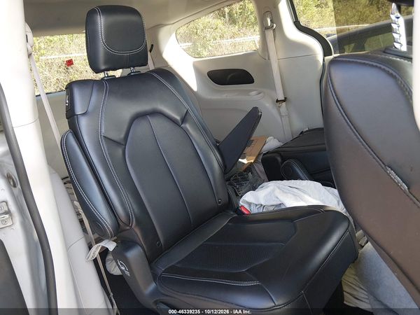 2024 CHRYSLER PACIFICA TOURING L — I8