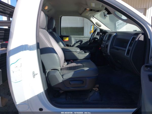 2016 RAM 3500 CHASSIS TRADESMAN/SLT — I5