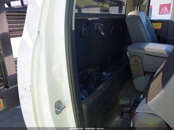 2016 RAM 3500 CHASSIS TRADESMAN/SLT — I8