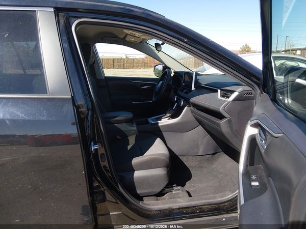 2025 TOYOTA RAV4 XLE — I5