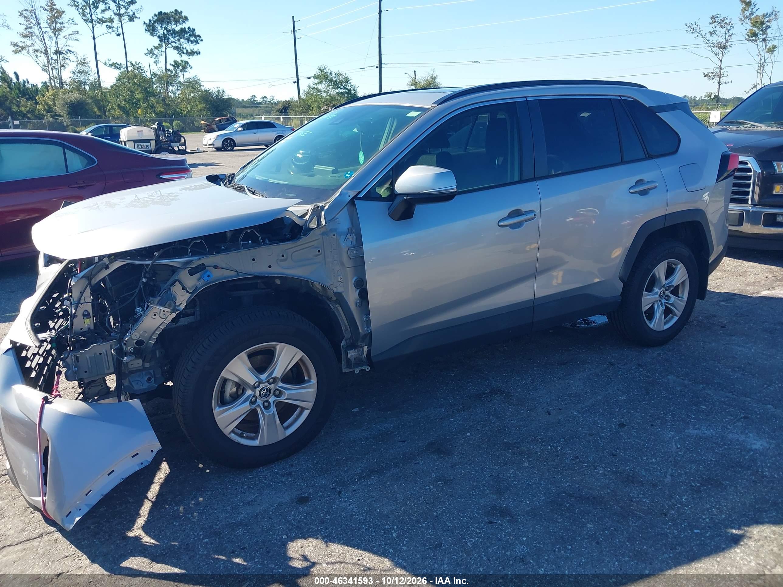 2019 TOYOTA RAV4 XLE — I2