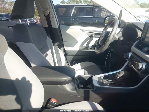 2019 TOYOTA RAV4 XLE — I5