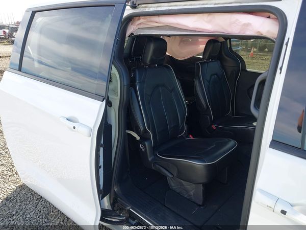 2025 CHRYSLER PACIFICA LIMITED — I8