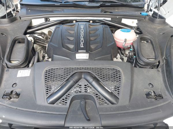 2015 PORSCHE MACAN S — I10