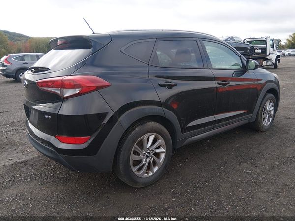 2016 HYUNDAI TUCSON SE — I4