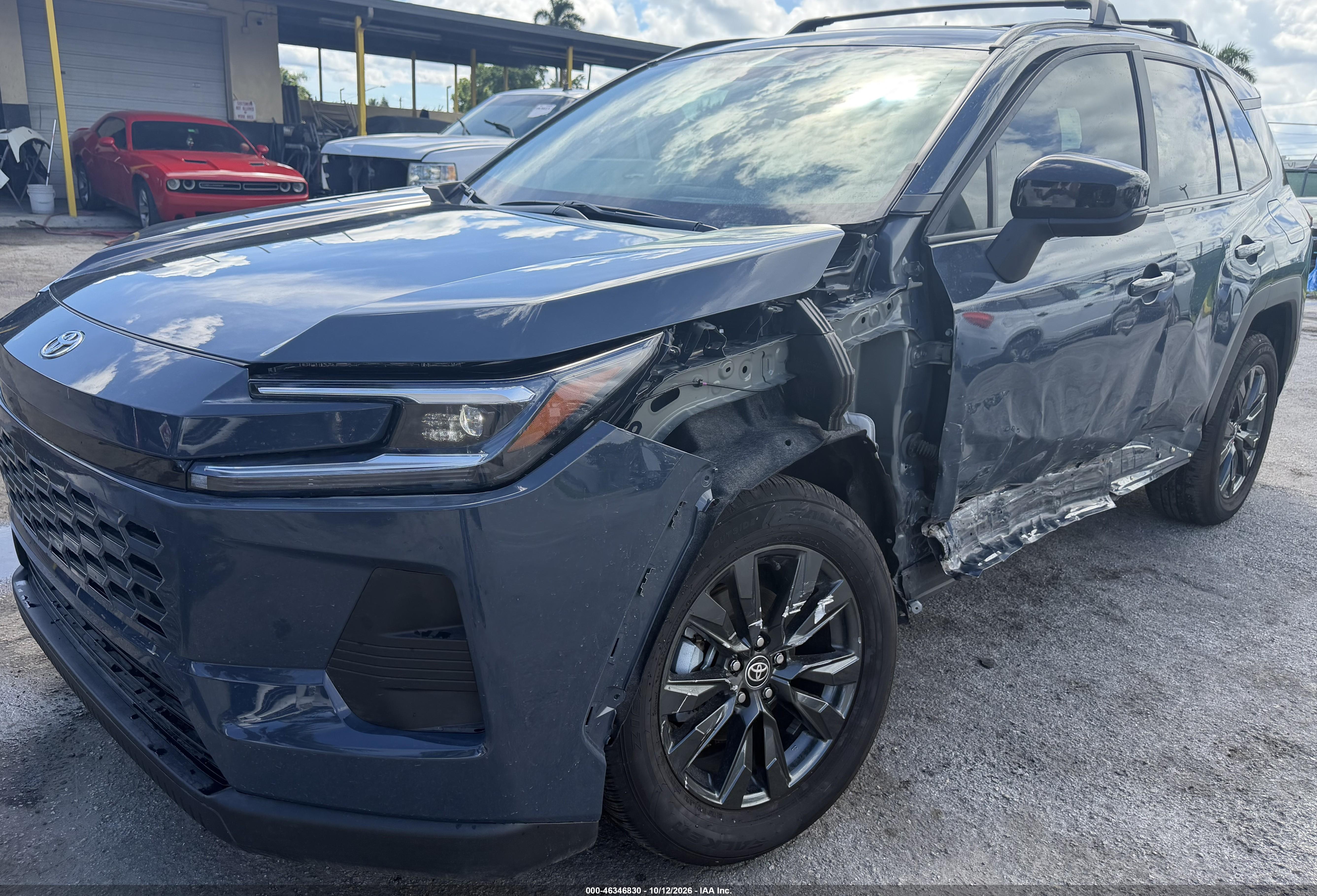 2026 TOYOTA RAV4 XLE PREMIUM — I2