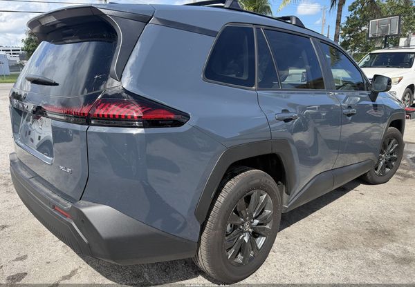 2026 TOYOTA RAV4 XLE PREMIUM — I4