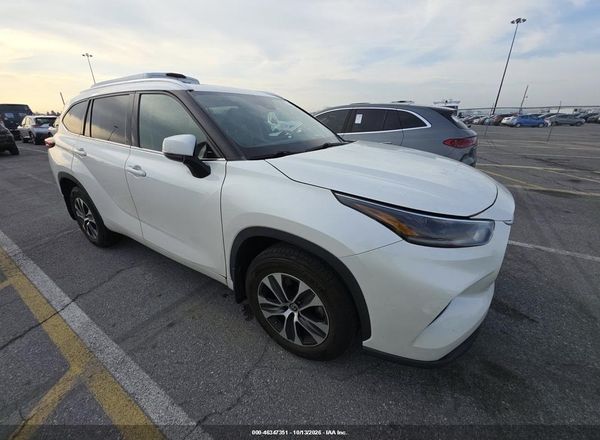 2021 TOYOTA HIGHLANDER XLE — I1
