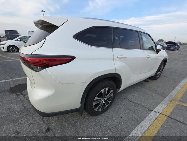 2021 TOYOTA HIGHLANDER XLE — I4